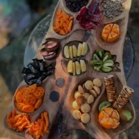 سینی های چوبی و مزه خوری