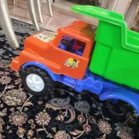 کامیون اسباب بازی و گیتار