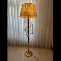 اباژور ایستاده