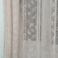 سه عدد پرده همگی سه ماه بیشتر آویزان نبوده