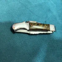 جنس دسته باقه هست(ترکیبی از کهربا وسندلوس)