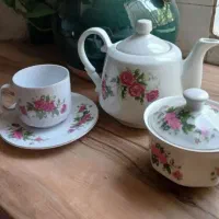 وسایل قدیمی گلسرخی