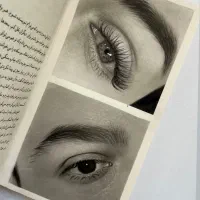 نقاشی سیاهقلم داخل کتاب