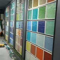 کاشی های استخری شیشه ای