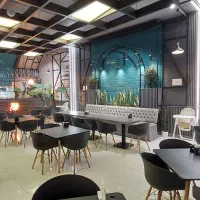 کمک آشپز و سالن کار