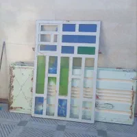 درب حیاط وپنجره