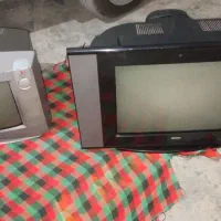 دو عدد تلویزیون قدیمی ۲۱ و ۱۴