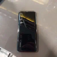 یه عدد گوشی y9s مرتب