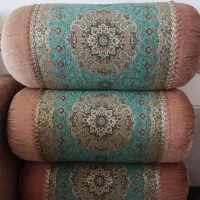 بالشت زیر دستی