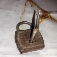 دوعدد قفل قدیمی برنجی