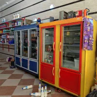 قفسه و یخچال