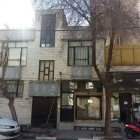 خانه به مساحت ۱۲۱ متر به همراه ۲ باب مغازه
