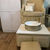 آینه قدی،کمد،صندلی پدیکور،تخت اپیلاسیون،پارتیشن|آرایشگاه و سالن‌های زیبایی|اصفهان, حسین‌آباد|دیوار