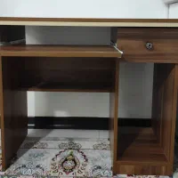میز تحریر وکامپیوتر