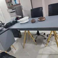 میز و صندلی اداری در حد نو در حد 4ماه استفاده شده