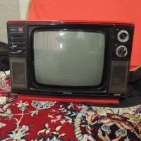 تلویزیون قدیمی برای دکوراسیون و تزئینات داخلی