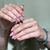 کاشت و لمینت ناخن