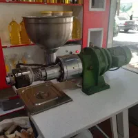 فروش یک عدد دستگاه روغن گیری کالیبر ۶۵|فروشگاه و مغازه|تهران, مجیدیه|دیوار