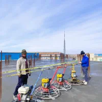 اجرای بتن ریزی کف با ماله پروانه ای و تراز لیزری