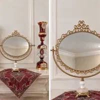 آینه قدیمی برنجی، بیضی و پایه‌دار