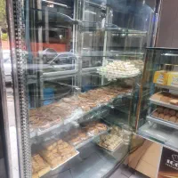 ویترین مغازه قنادی وفانتزی