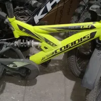 دوچرخه در حد نو بدنه آهنی سالم