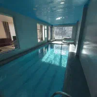 ویلا با استخر وجکوزی سرپوشیده مدرن|اجارهٔ کوتاهمدت ویلا و باغ|هشتگرد, باغشهر|دیوار