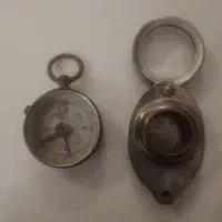 قطب نمای و ذره بین خیلی قدیمی برنجی کلکسیونی