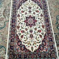 یک عدد فرش دستباف