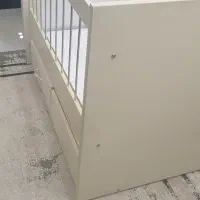 تخت کنار مادر
