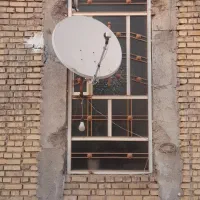 پنجره / ارتفاع ۲ متر و ۴۰ / عرض ۱متر و ۲۰