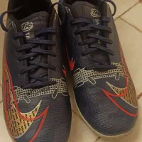 کفش فوتسال و چمن مصنوعی