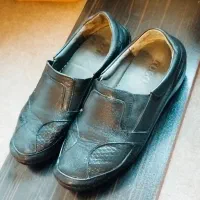 دو مدل کفش طبی|کیف، کفش، کمربند|خوی, |دیوار