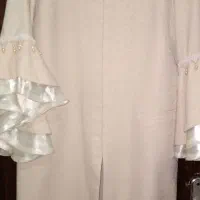 ۱عدد مانتو مجلسی سفید و اعدد لباس مجلسی مشکی