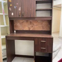 میز تحریر و کتابخانه به همراه صندلی