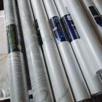 تعدادی همکار  در بخش بسته بندی تولید لیبل