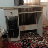 کامپیوتر و میز