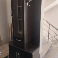 جاکفشی و میز کامپیوتر و تخت یکنفره