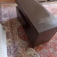 میز تلویزیون چوبی در حد نو قهوه ای پررنگ