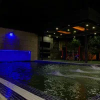 ویلا مدرن،استخر سرپوشیده ابگرم|اجارهٔ کوتاهمدت ویلا و باغ|کرج, برغان|دیوار