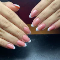 خدمات کاشت ناخن با قیمت مناسب