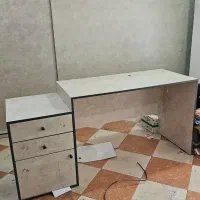 میز اداری و درب ریلی