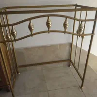 میز فلزی با صندل چوبی