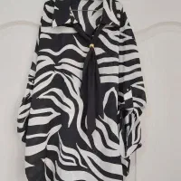 تعدادی شومیز و کت ودامن مجلسی سایز ۴۸ ۵۰ ۵۲