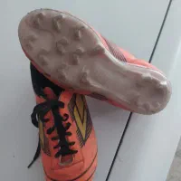 کفش چمنی عالی کم کارکرد جنس خوب و لباس ورزشی کارا