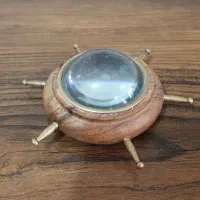 قطب نما قدیمی سکان کشتی برجسته