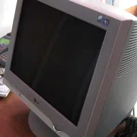 مانیتور رنگی و کیس کاملا سالم