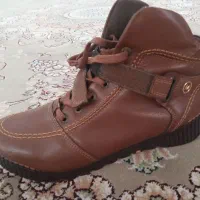 کفش و نیم بوت