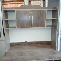 میز تحریر و کامپیوتر