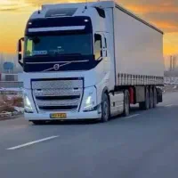 راننده پایه یک تریلی یخچال